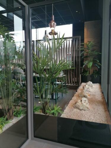 Allestimento piante artificiali presso ristorante Sushiko di Carpi