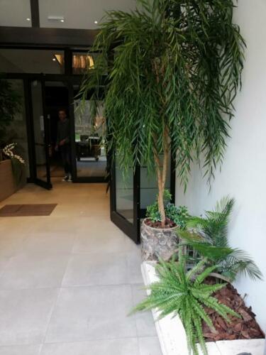 Allestimento fiori e piante artificiali presso ristorante coreano Soon centro Bologna