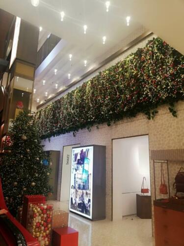 Allestimento giardino verticale natalizio artificiale presso Palazzo Fondaco dei Tedeschi a Venezia #tfondaco e #givejoy