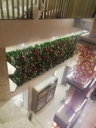 Allestimento giardino verticale natalizio artificiale presso Palazzo Fondaco dei Tedeschi a Venezia #tfondaco e #givejoy