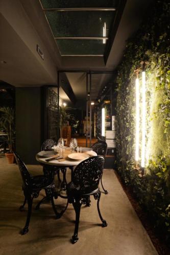 Allestimento fiori, piante artificiali presso Forma cocktail bar, bistrot, caffè, locale, ristorante a Latina di Roma #nuovaformadelgusto