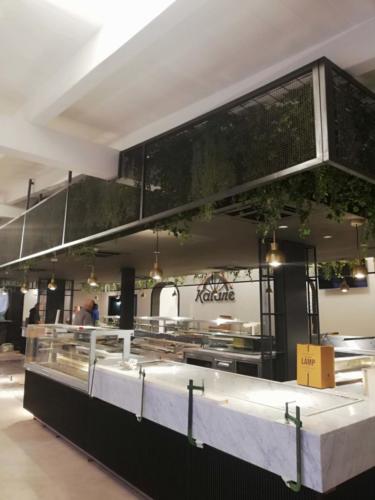 Allestimento fiori, piante artificiali presso Katane' Sapori Siciliani pasticceria siciliana a Tiburtina Roma