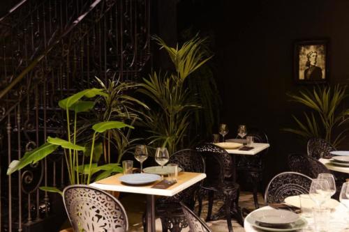 Allestimento fiori, piante artificiali presso Forma cocktail bar, bistrot, caffè, locale, ristorante a Latina di Roma #nuovaformadelgusto