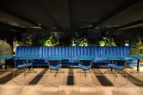 Allestimento fiori, piante artificiali presso Forma cocktail bar, bistrot, caffè, locale, ristorante a Latina di Roma #nuovaformadelgusto