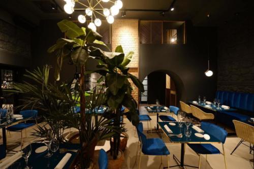 Allestimento fiori, piante artificiali presso Forma cocktail bar, bistrot, caffè, locale, ristorante a Latina di Roma #nuovaformadelgusto