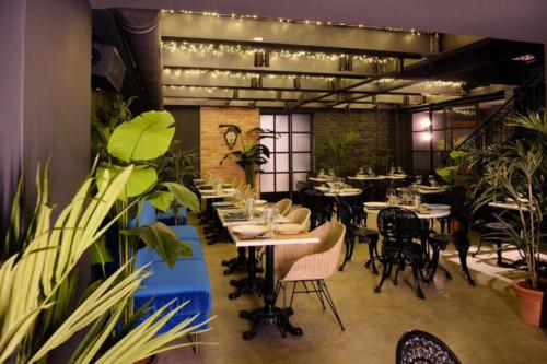 Allestimento fiori, piante artificiali presso Forma cocktail bar, bistrot, caffè, locale, ristorante a Latina di Roma #nuovaformadelgusto