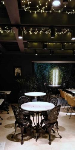 Allestimento fiori, piante artificiali presso Forma cocktail bar, bistrot, caffè, locale, ristorante a Latina di Roma #nuovaformadelgusto Lusso