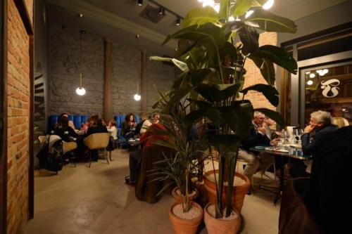 Allestimento fiori, piante artificiali presso Forma cocktail bar, bistrot, caffè, locale, ristorante a Latina di Roma #nuovaformadelgusto