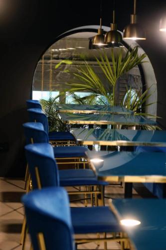 Allestimento fiori, piante artificiali presso Forma cocktail bar, bistrot, caffè, locale, ristorante a Latina di Roma #nuovaformadelgusto