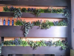 Allestimento fiori, piante artificiali presso Tribeca cocktail bar a Montecchio di Reggio Emilia